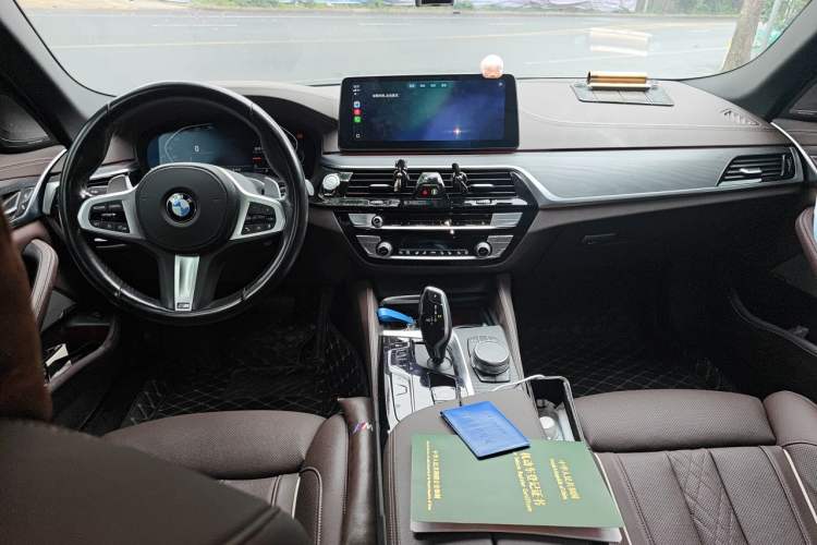 Used BMW 5 Series 2021 530Li Luxury Edition M Sport Package Center Console