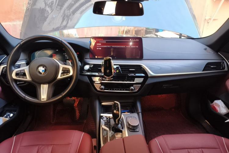 Used BMW 5 Series 2021 530Li xDrive Luxury Package Center Console