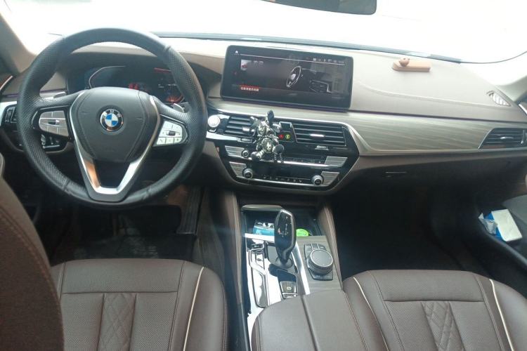 Used BMW 5 Series 2021 530Li Leading Luxury Package Center Console