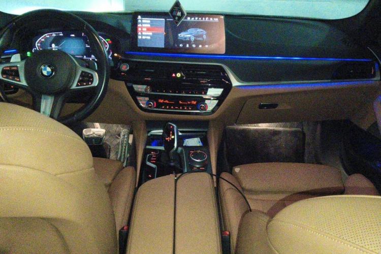 Used BMW 5 Series 2021 530i M Sport Package Center Console