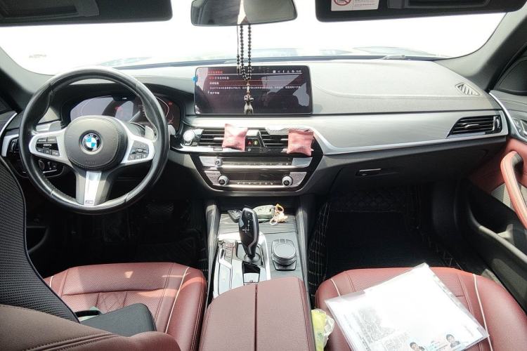 Used BMW 5 Series 2021 Facelifted 530Li Leading Edition M Sport Package Center Console