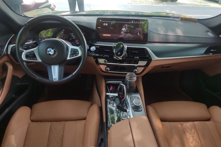 Used BMW 5 Series 2021 525i M Sport Package Center Console
