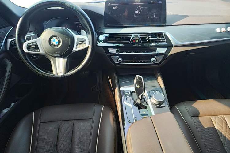 Used BMW 5 Series 2021 Facelifted 530Li Leading Edition M Sport Package Center Console