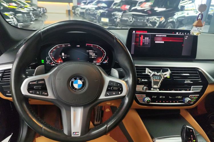 Used BMW 5 Series 2021 530i M Sport Package Center Console