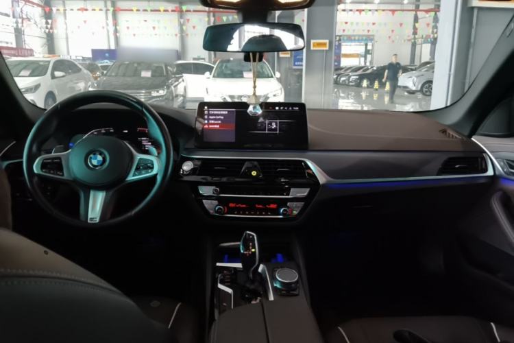 Used BMW 5 Series 2021 530Li Leading Model M Sport Package Center Console