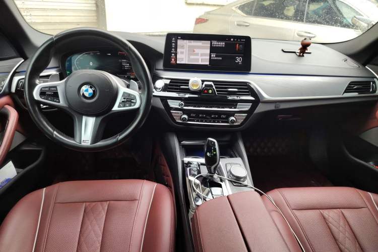 Used BMW 5 Series 2021 530Li Leading Model M Sport Package Center Console