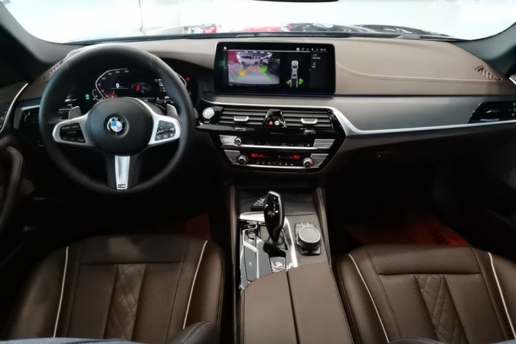 Used BMW 5 Series 2021 Facelifted 530Li Leading Edition M Sport Package Center Console