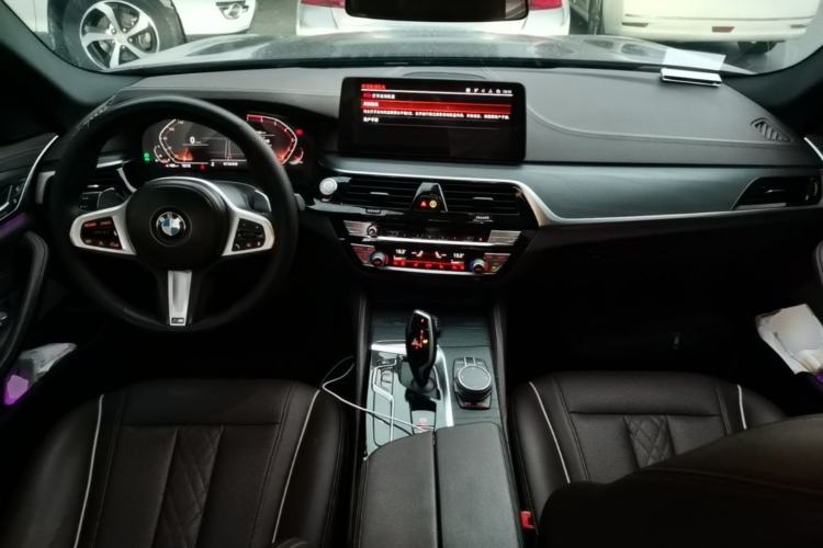 Used BMW 5 Series 2021 Facelifted 530Li Leading Edition M Sport Package Center Console
