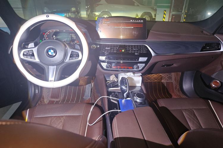Used BMW 5 Series 2021 Facelifted 530Li Leading Edition M Sport Package Center Console