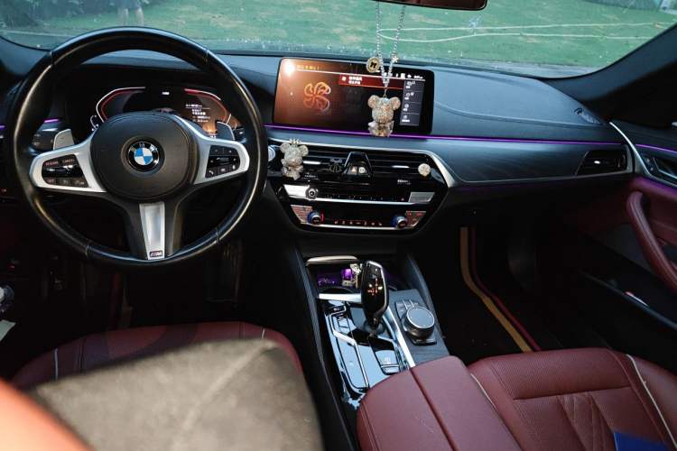 Used BMW 5 Series 2021 Facelifted 530Li Leading Edition M Sport Package Center Console