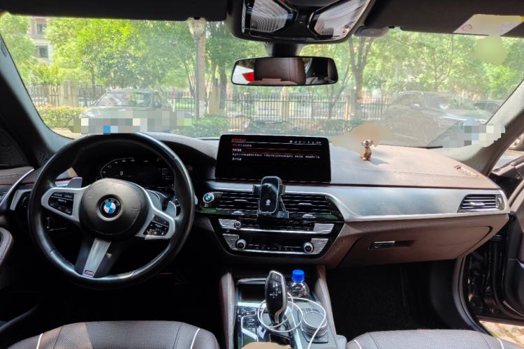 Used BMW 5 Series 2021 Facelifted 530Li Executive M Sport Package Center Console