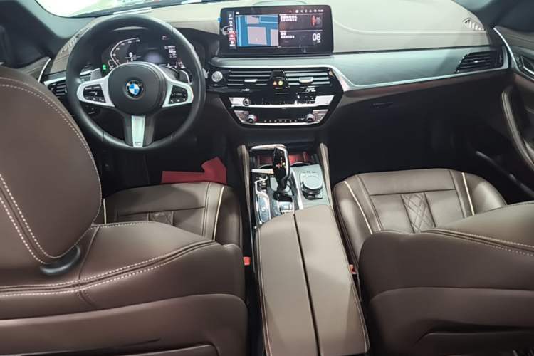 Used BMW 5 Series 2021 530Li Leading Model M Sport Package Center Console
