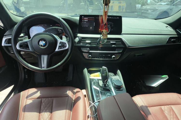 Used BMW 5 Series 2021 530Li Leading Model M Sport Package Center Console