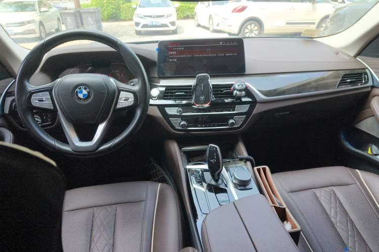 Used BMW 5 Series 2021 Updated Version 525Li Luxury Package Center Console