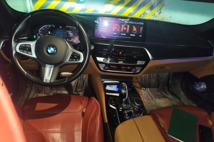 Used BMW 5 Series 2021 525i M Sport Package Center Console
