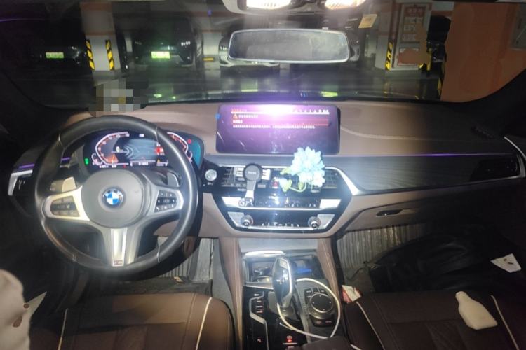 Used BMW 5 Series 2021 530Li Leading Model M Sport Package Center Console
