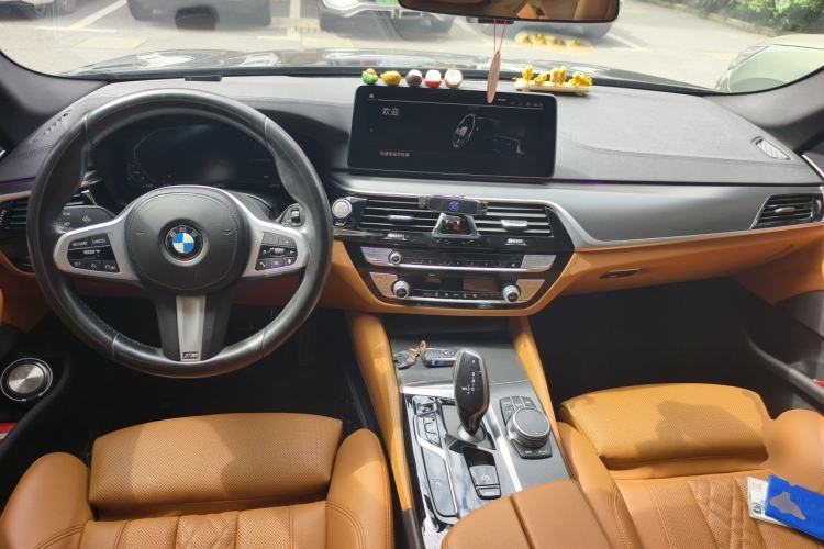 Used BMW 5 Series 2021 525i M Sport Package Center Console