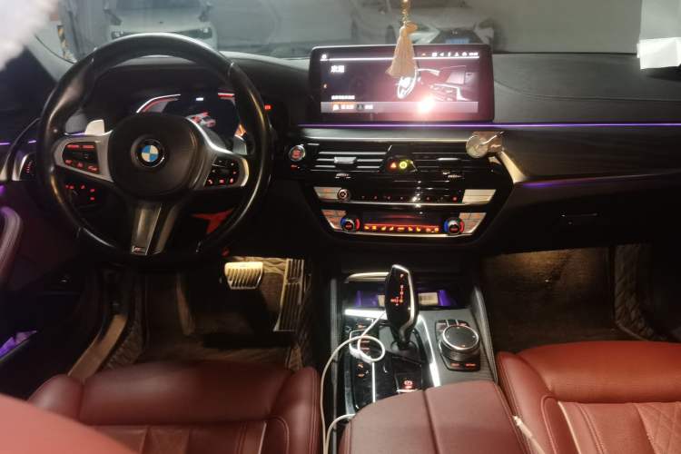 Used BMW 5 Series 2021 530Li Luxury Edition M Sport Package Center Console