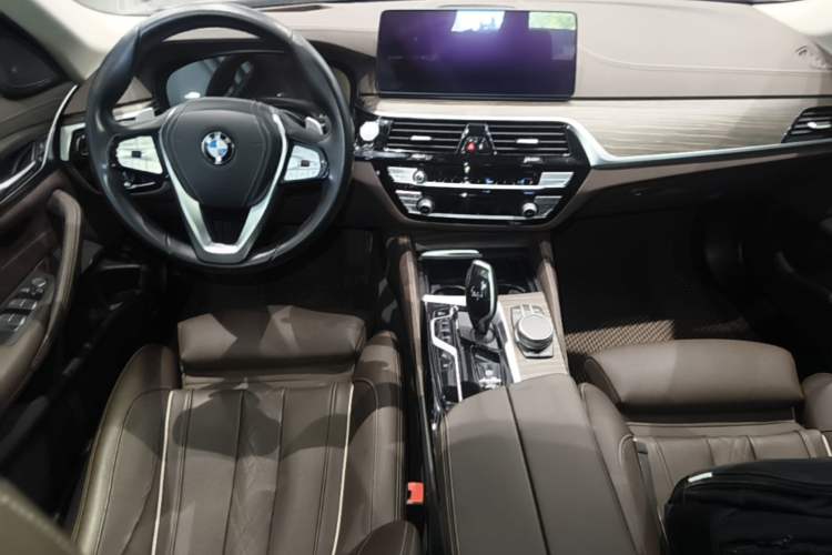 Used BMW 5 Series 2021 530Li Luxury Edition Premium Package Center Console