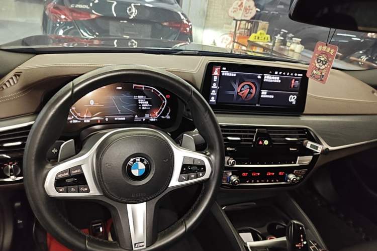 Used BMW 5 Series 2021 530Li Leading Model M Sport Package Center Console