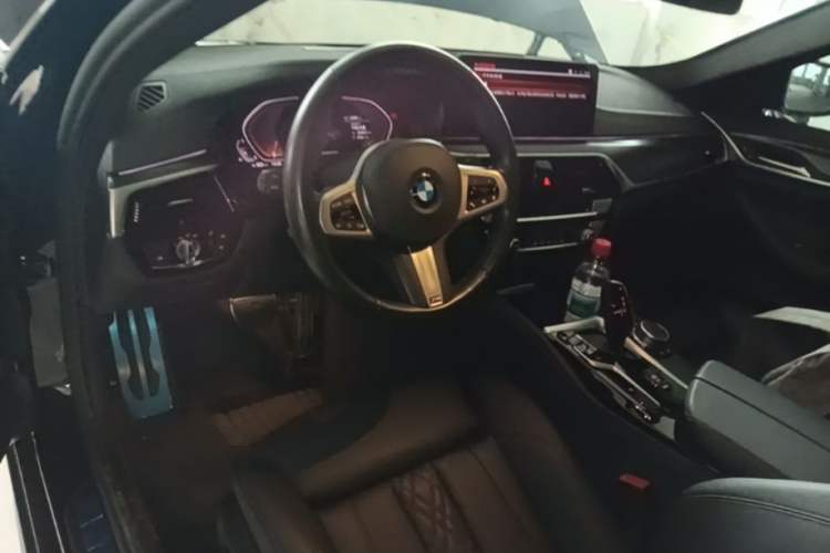 Used BMW 5 Series 2021 525i M Sport Package Center Console