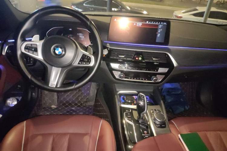 Used BMW 5 Series 2021 Facelifted 530Li Leading Edition M Sport Package Center Console