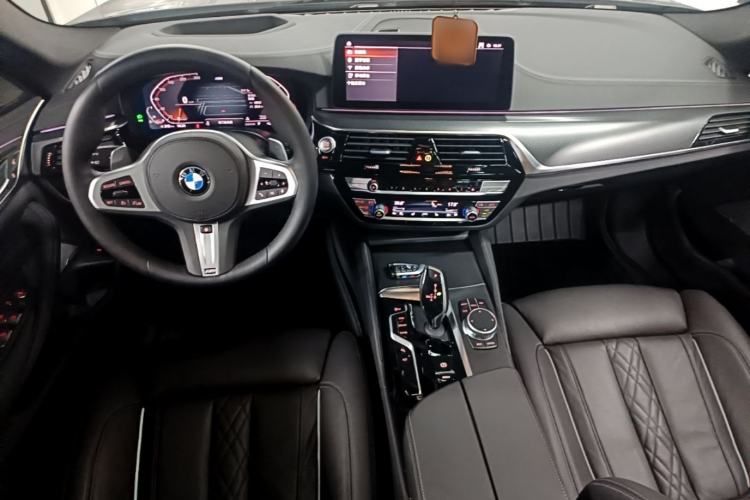Used BMW 5 Series 2021 540i Sport Line M Sport Package Center Console