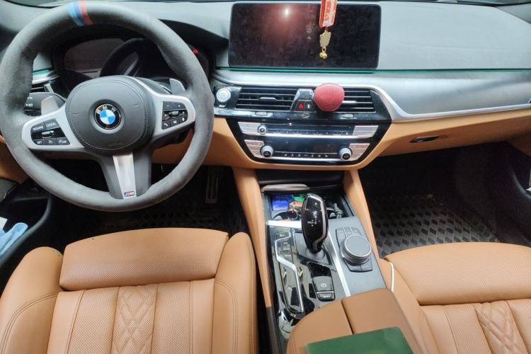 Used BMW 5 Series 2021 530i M Sport Package Center Console