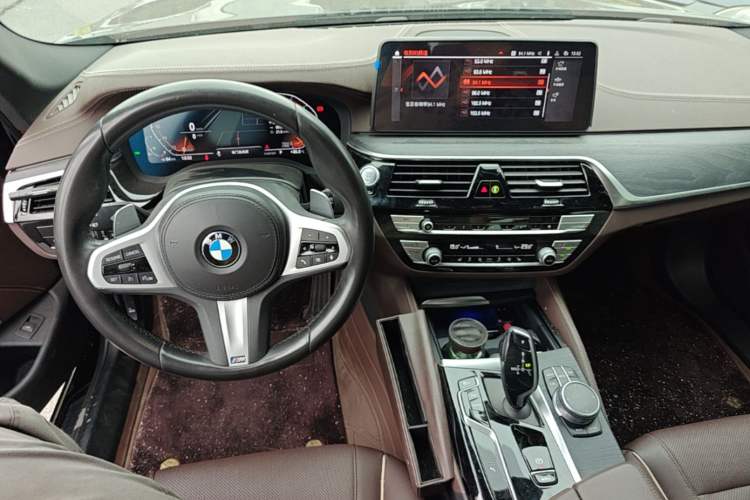 Used BMW 5 Series 2021 530Li Leading Model M Sport Package Center Console