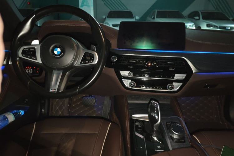 Used BMW 5 Series 2021 Facelifted 530Li Leading Edition M Sport Package Center Console