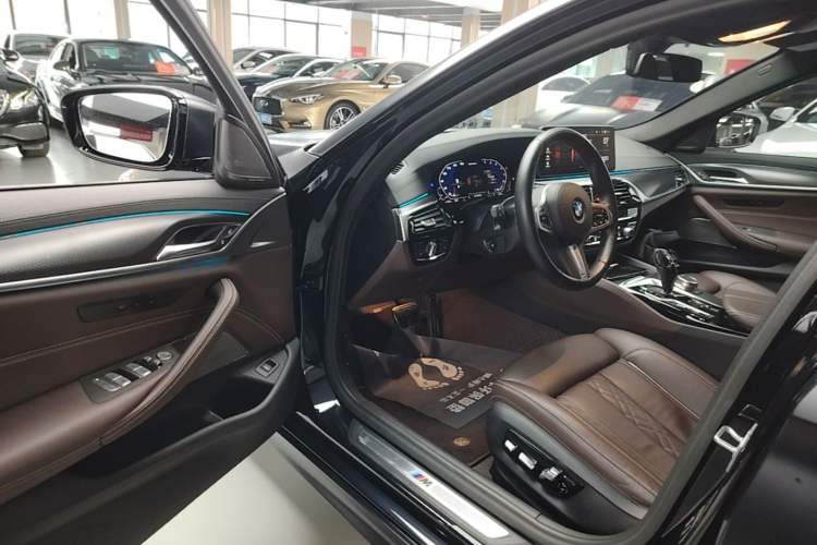 Used BMW 5 Series 2021 540i Sport Line M Sport Package Driver Seat