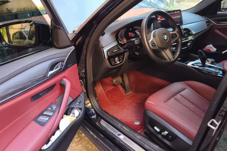 Used BMW 5 Series 2021 530Li xDrive Luxury Package Driver Seat