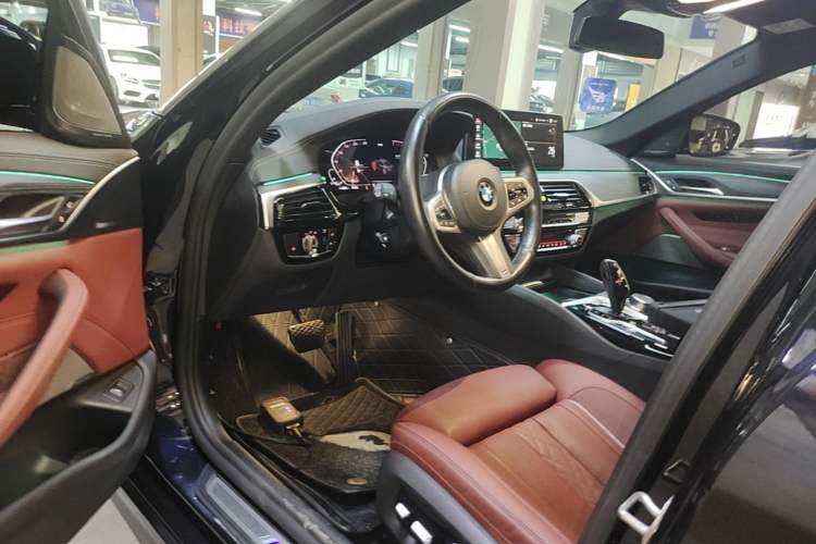 Used BMW 5 Series 2021 530Li Luxury Edition M Sport Package Driver Seat