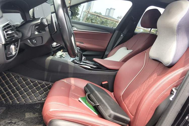 Used BMW 5 Series 2021 Facelifted 530Li Leading Edition M Sport Package Driver Seat