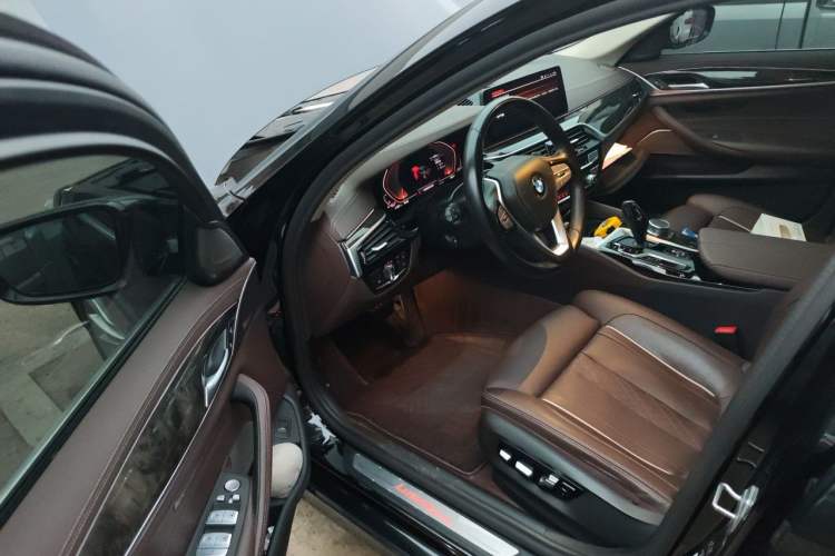 Used BMW 5 Series 2021 530Li Luxury Edition Premium Package Driver Seat