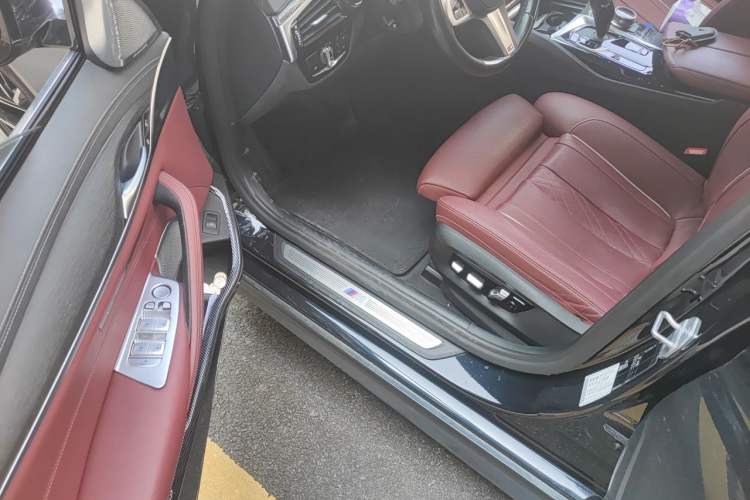 Used BMW 5 Series 2021 530Li Luxury Edition M Sport Package Driver Seat