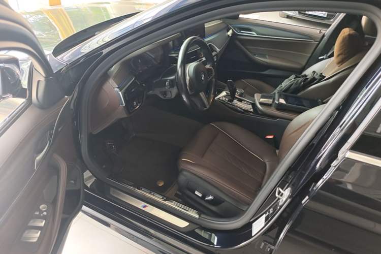 Used BMW 5 Series 2021 530Li Leading Model M Sport Package Driver Seat