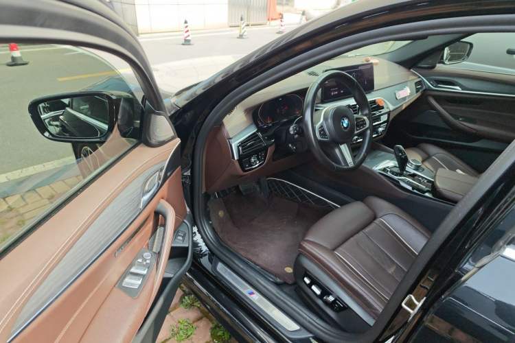 Used BMW 5 Series 2021 Facelifted 530Li xDrive M Sport Package Driver Seat
