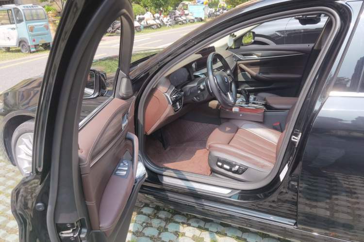 Used BMW 5 Series 2021 Updated 530Li Luxury Package Premium Edition Driver Seat