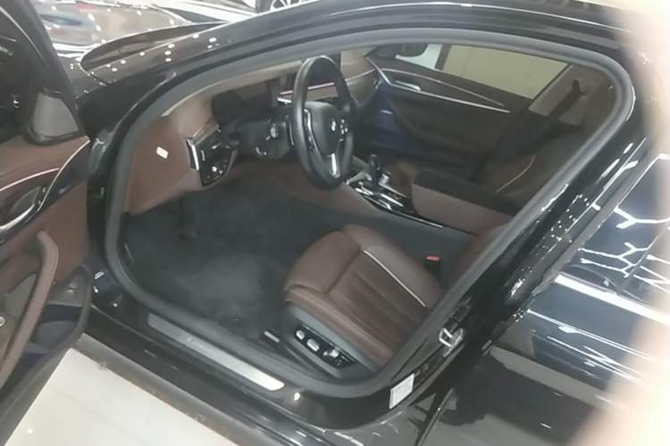 Used BMW 5 Series 2021 530Li Luxury Edition Premium Package Driver Seat