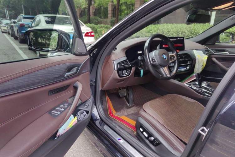 Used BMW 5 Series 2021 530Li Luxury Edition M Sport Package Driver Seat
