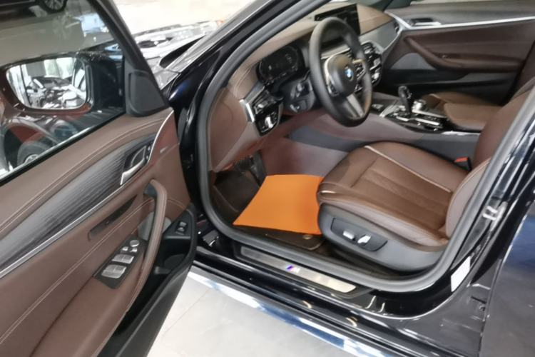 Used BMW 5 Series 2021 Facelifted 530Li Leading Edition M Sport Package Driver Seat