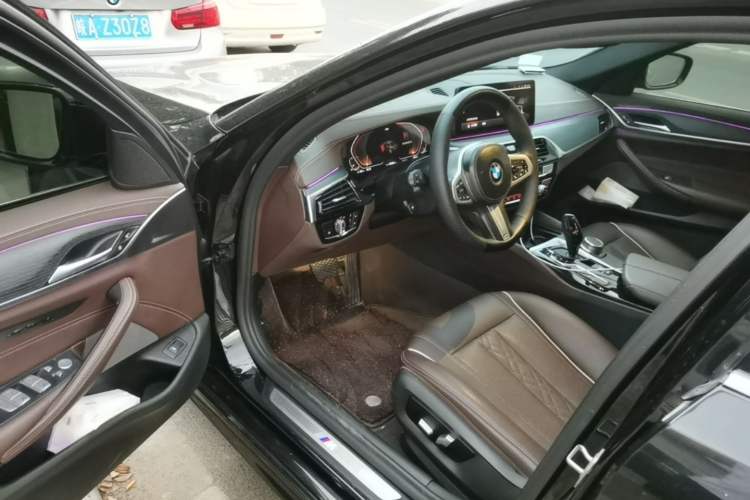 Used BMW 5 Series 2021 Facelifted 530Li Leading Edition M Sport Package Driver Seat