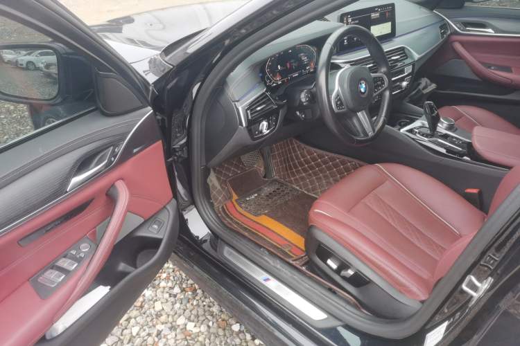 Used BMW 5 Series 2021 Facelifted 530Li Leading Edition M Sport Package Driver Seat