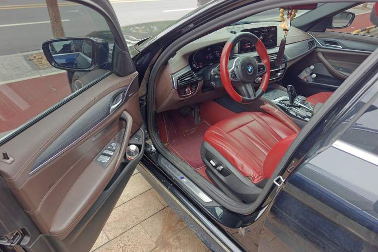 Used BMW 5 Series 2021 Facelifted 530Li Leading Edition M Sport Package Driver Seat