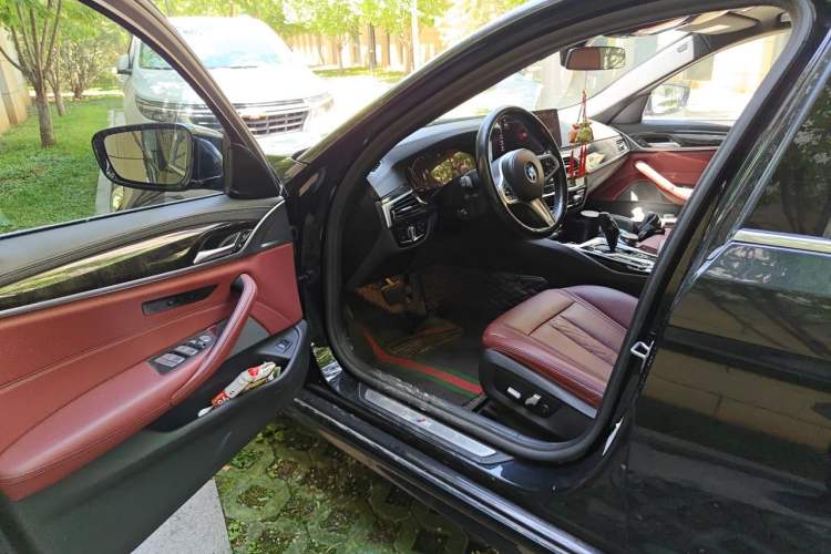 Used BMW 5 Series 2021 Facelifted 525Li M Sport Package Driver Seat