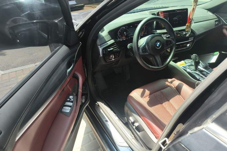 Used BMW 5 Series 2021 530Li Leading Model M Sport Package Driver Seat