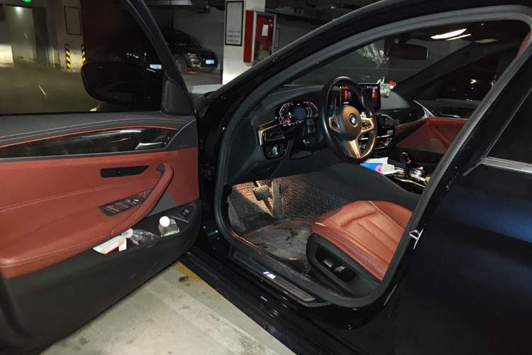 Used BMW 5 Series 2021 530Li Leading Model M Sport Package Driver Seat