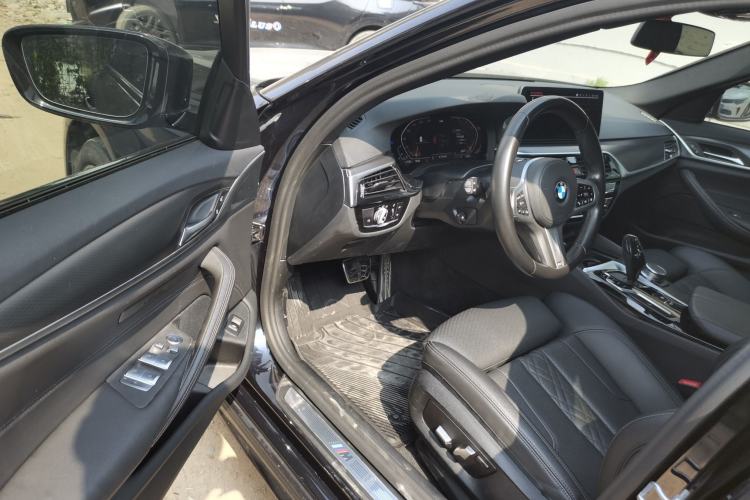 Used BMW 5 Series 2021 525i M Sport Package Driver Seat