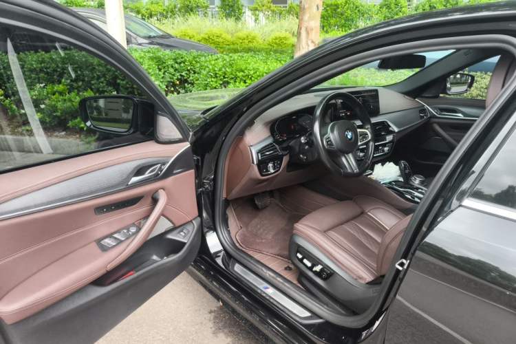 Used BMW 5 Series 2021 530Li Luxury Edition M Sport Package Driver Seat